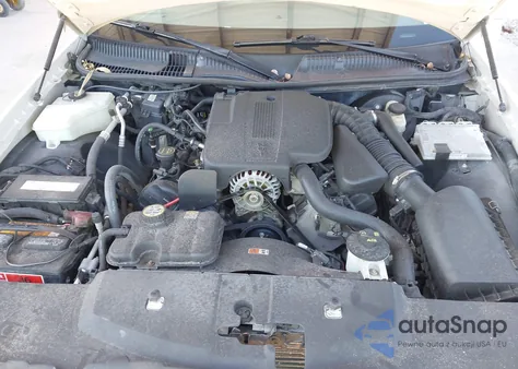 2005 Lincoln Town Car Signature Limited z USA, uszkodzony, nr VIN 1LNHM82W55Y615932